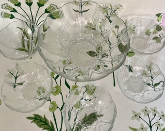 Pretty set of glass trifle bowls. 1 large trifle dish and five small matching bowls. Excellent condition, dessert, pudding, dishes