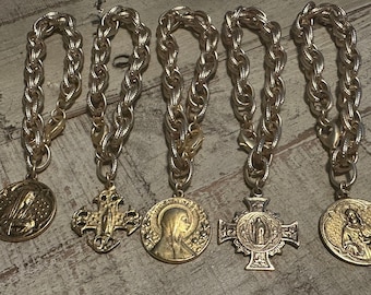 Katholische Medaille Armband: Vergoldete strukturierte Kette