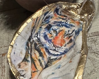 LSU-Themed Oyster Shell Ornament-Mike der Tiger 1