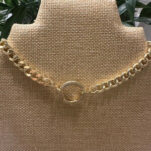 Runder Micro Pave CZ Federring an kubanischer Kette