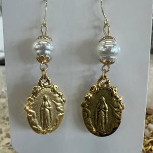 Virgin Mary Dangle Earrings – Antique Gold Catholic Medal with Pearl Drop