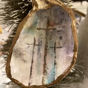 Drievoudig kruis oesterornament