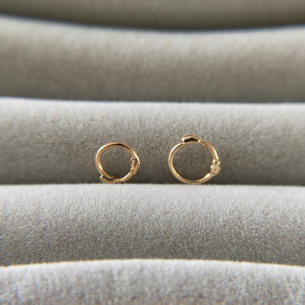 10K Solid Gold/Tiny Mini Hoop Earring, Cartilage Earring, 2nd hole earring, Targus Hoop, Piercing Hoop, Helix Huggie - 10K Solid Gold