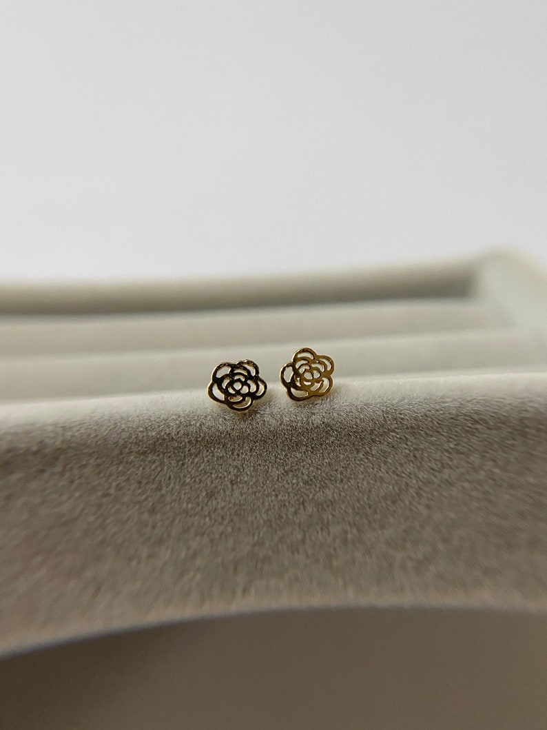 10K Solid Gold 10K Solid Gold Tiny Rose Stud Earrings