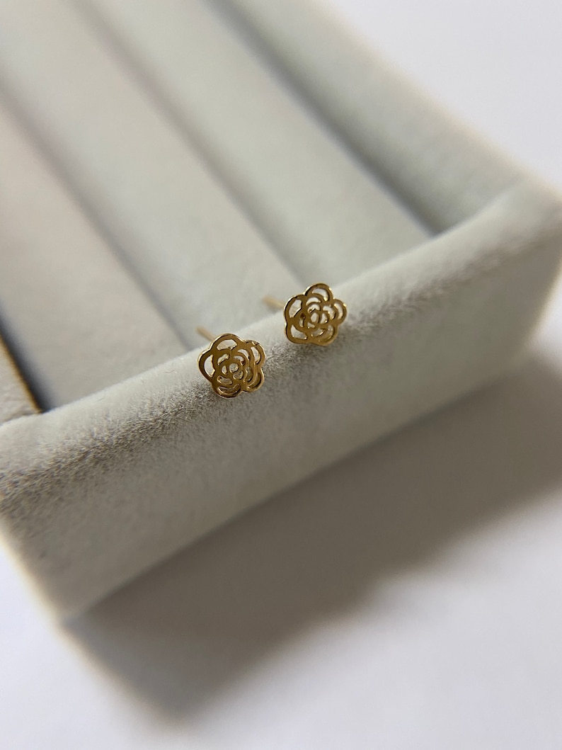 10K Solid Gold 10K Solid Gold Tiny Rose Stud Earrings