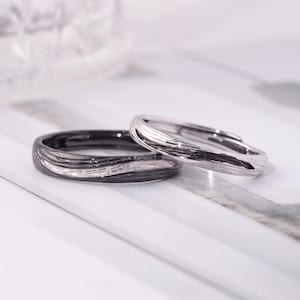 Tot We Samen Grijs Zijn Geborstelde Afwerking Bijpassende Ringen in Sterling Zilver • Gratis Gravure Verstelbaar  Gepersonaliseerde Cadeaus
