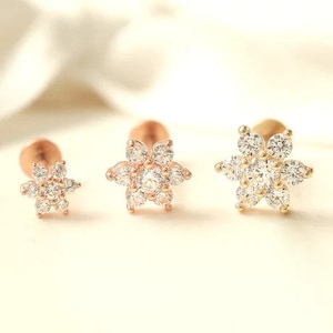 14K Solid Gold Genuine Diamond Flower Cartilage Stud Earrings/Helix Conch Tragus Ear Piercing/7 Diamond Cluster Stud/Internally Threaded