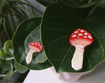 Cute Handmade Toadstool Mushroom Clay Brooch / broszka muchomor