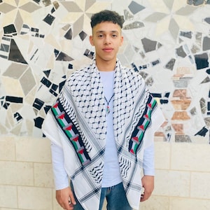 DE RETOUR EN STOCK - Kuffiyah palestinienne avec drapeau palestinien