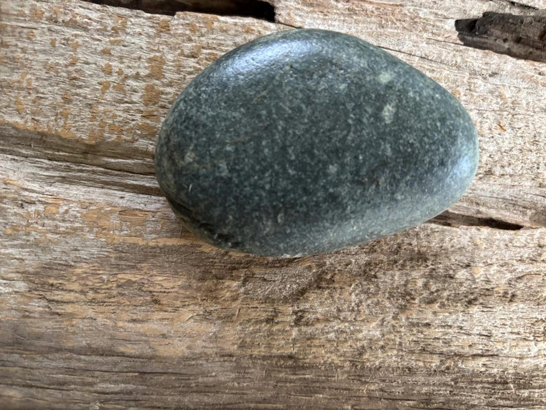 Hand-Painted Sunflower River Rock: Personalized Summer Decor afbeelding 4