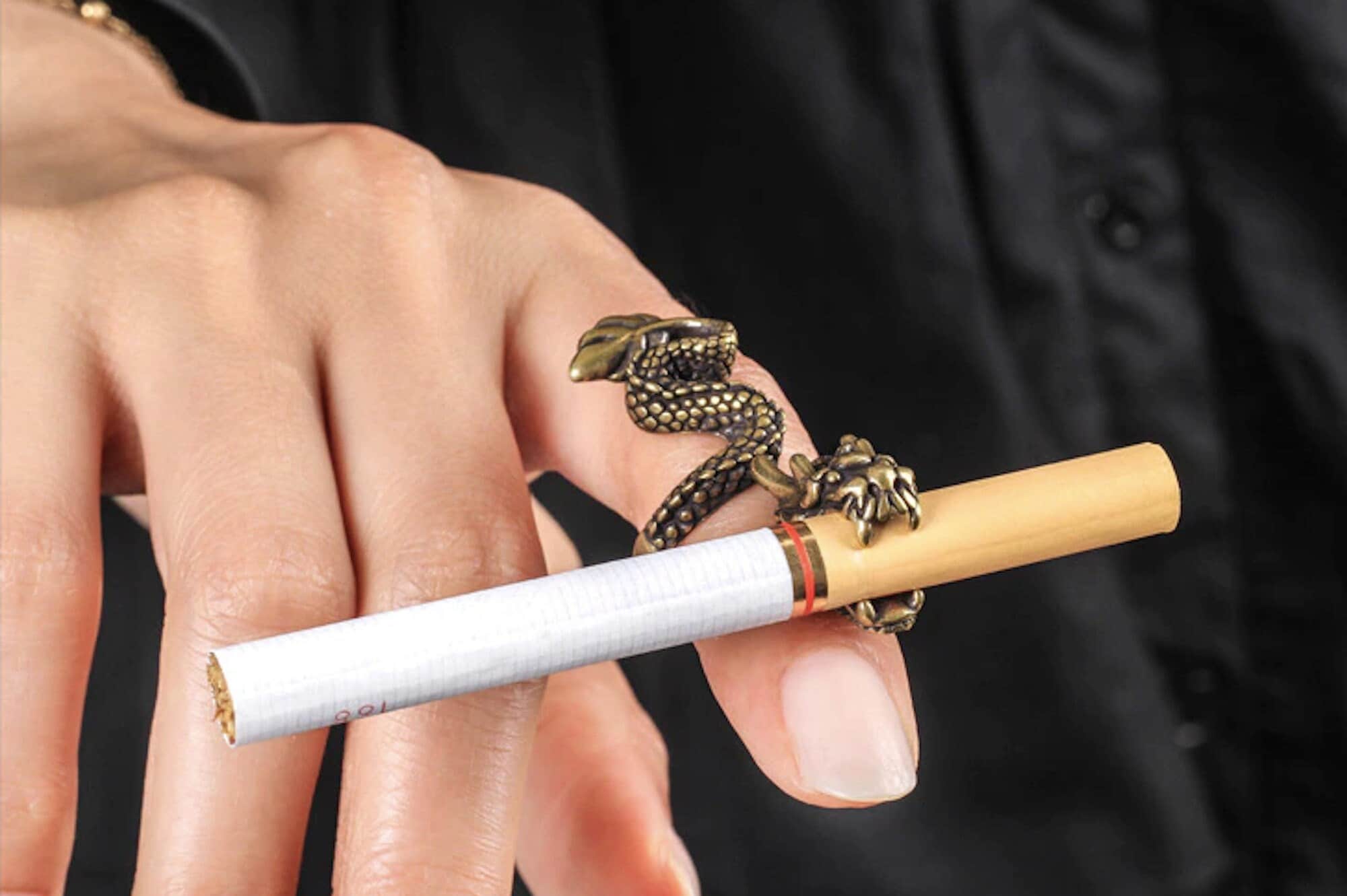 AIEX 2 Pezzi Anello Porta Sigarette Donna Elegante Proteggi Il Dito  Fumatore Anello Porta Sigarette per Uomo e Donna Oro e Argento, M 17 mm