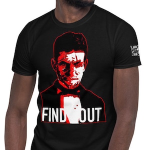 Könnte beinhalten: Schwarzes T-Shirt mit einem roten und weißen Grafikdruck eines Männergesichts mit dem Text "FIND OUT" darunter.