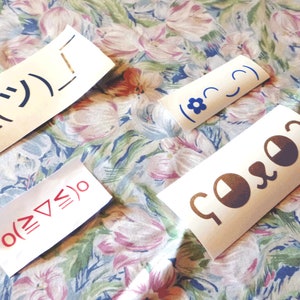 Niedliche Kaamoji Emoticon Accessory Decals - Kawaii Gesichter für alle Oberflächen! ANSEHEN GALLERY für alle verfügbaren Emoticons ODER stelle deine eigenen zur Verfügung!