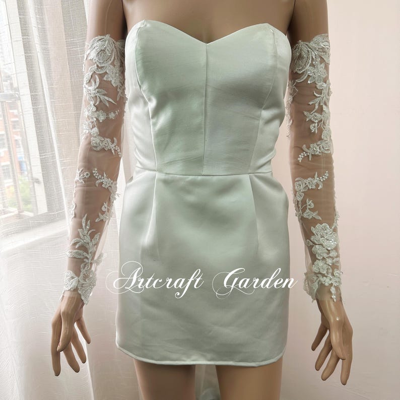 white applique lace fingerless gloves