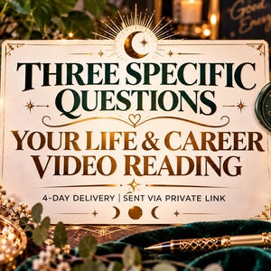 Puede incluir: Un letrero rectangular con el texto THREE SPECIFIC QUESTIONS YOUR LIFE & CAREER VIDEO READING 4-DAY DELIVERY | SENT VIA PRIVATE LINK. El letrero presenta un icono de luna, rodeado de cartas de tarot, cristales de amatista, un bolígrafo y libros.
