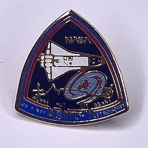 NASA Space Shuttle Columbia ASTRO-1 Pin (STS 35 Mission)