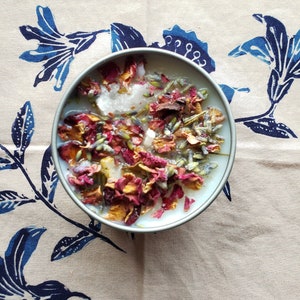 Gardenia Crystal Candle with Lavender Rose