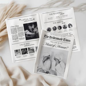 Puede incluir: Una invitación en blanco y negro estilo periódico con el titular "The Bridesmaid Times" y la pregunta "Will you be my Maid of Honour?" La invitación incluye fotos y texto, perfecta para una boda.