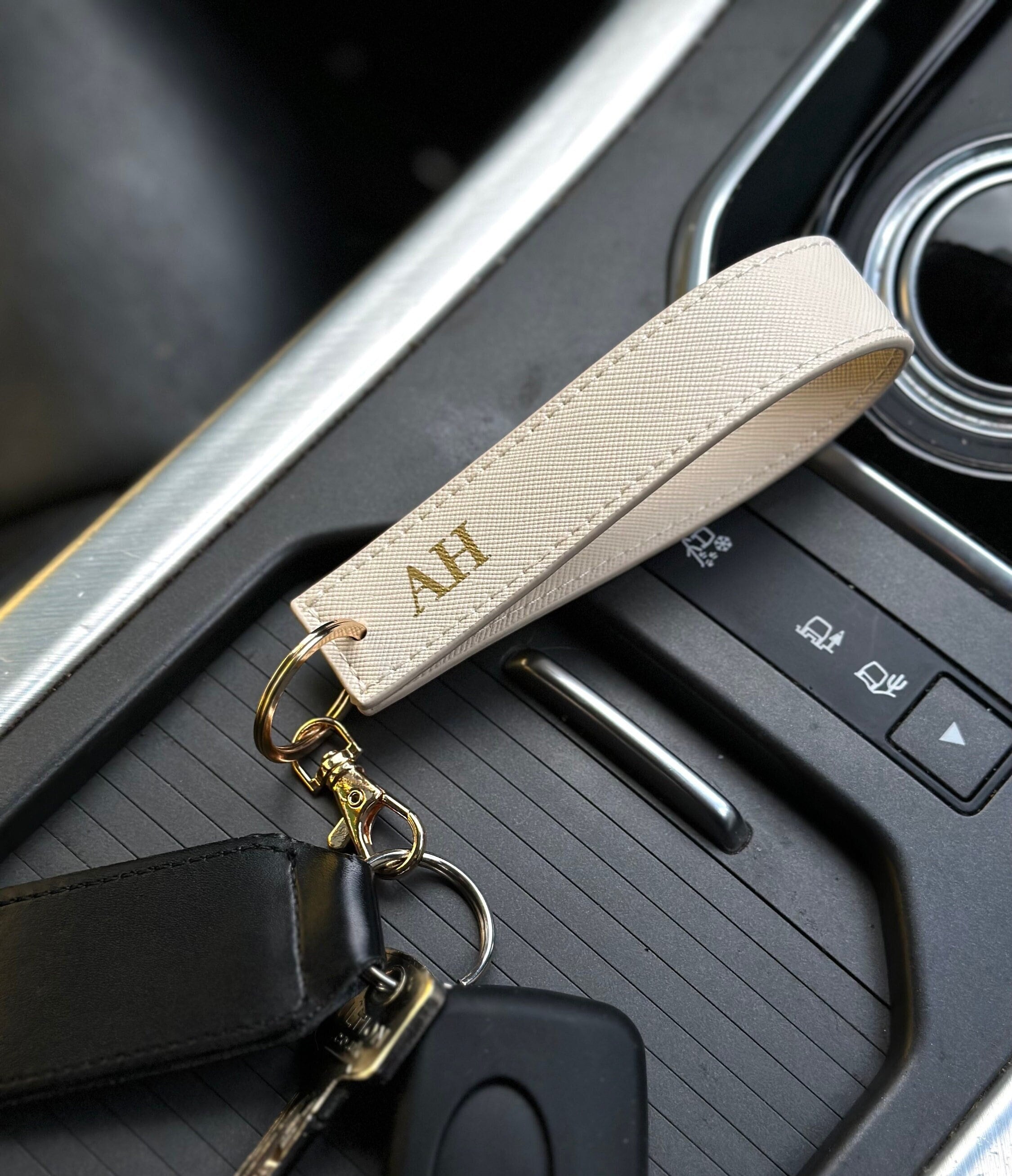  Wabogove Wristlet Lanyard Hand Wrist Strap Credit Card Holder  Badge Holder ID Case Wristlet Keychain for Car Keys with Wallet (Black  Checkered) : Office Products