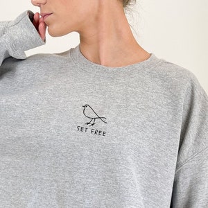 Christliches Sweatshirt, christliche Kleidung, christliche Crewneck, Glaube Kleidung, Bibelvers Shirt, christliches Geschenk | Set Free Sweatshirt