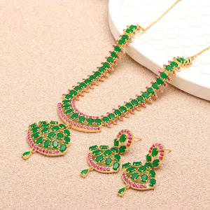 Conjunto de collar verde esmeralda / Joyería nupcial con rubí de talla ovalada / Conjunto de collar chapado en oro de 22 quilates / Joyería tradicional / Regalo para ella / Collar de latón