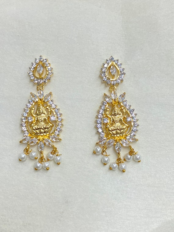Gold tone white stone lakshmi coin earrings dj-44609 – dreamjwell