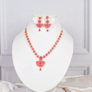 Collar de rubí premium chapado en oro: Joyería para bodas indias con pendientes