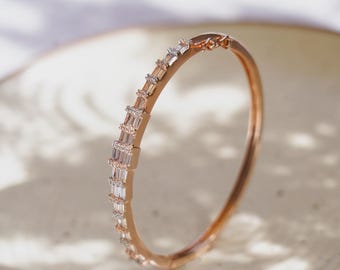 Bracelet jonc en or rose avec cz | Jonc éternité baguette zircone cubique | Bijoux de mariée élégants | Cadeau pour elle