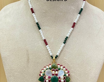 Handgemaakte medaillon sieradenset van Indiase Pacchikari handgemaakt werk met echte steen van robijn, smaragd en parel, Indiaas handwerk