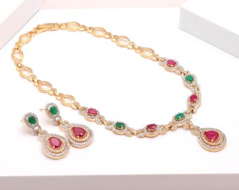 Halsbandsset med rubin och smaragd, förgyllt | Antika brudsmycken | Traditionellt indiskt halsband och örhängen med CZ-belagt mönster | Gåva till kvinnor
