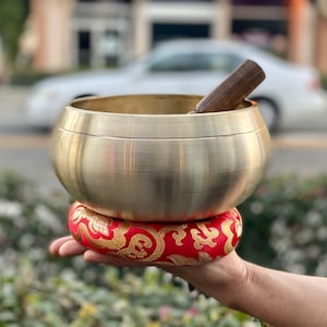 40 % OFF  Holiday Sale !!!  Tibetan 7" Singing bowl with high quality Sound for yoga, Meditation and Sound Therapy. Hurry up!!!!