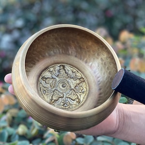 Feiertagsverkauf !!! Toller Klang | 14cm Handgemachte hochwertige Klangschale für Meditation, Heilung und Klangtherapie
