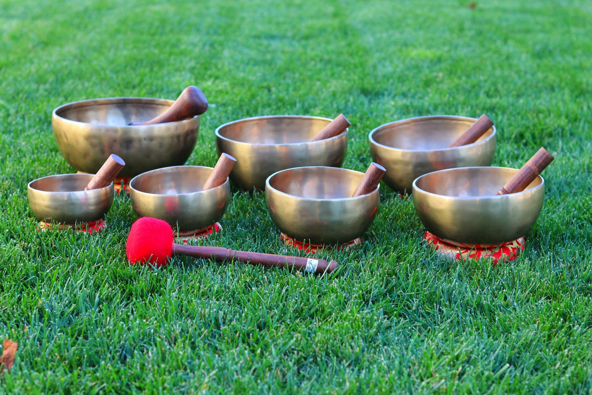 BLACK FRIDAY !!! SALE!!!! !!High quality | 7 chakra singing bowl used for meditation, healing, mindfulness, sound therapy and yoga.