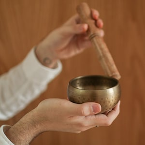 Tibetan SINGING BOWL, High quality Tibetan Hand beaten SOUND bowl for  Meditation, Healing, yoga & Sound therapy
