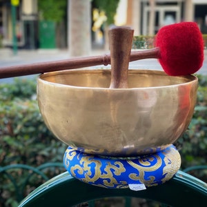 SALE!!!! !!!!7 &quot; inches Hand hammered high quality Tibetan Singing bowl for Yoga, Meditation, Chakra , Healing and Sound therapy