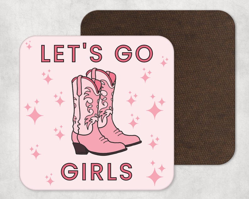 Puede incluir: Posavasos rosa y blanco con el texto "Let's Go Girls" y un par de botas vaqueras rosas con dise&ntilde;os florales blancos.