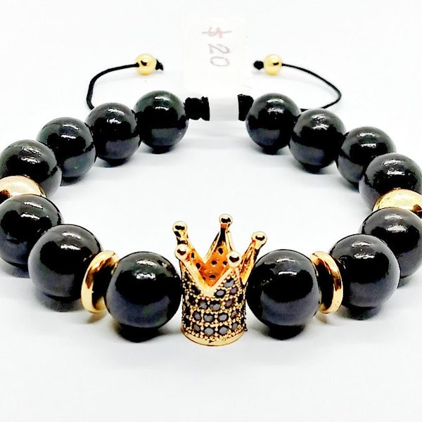 Bracelet tissé King Crown à partir de perles acryliques noires de 10 mm. Couronne de roi en zircone cubique. Bracelet homme noir. Bracelet fil / Fermeture coulissante.