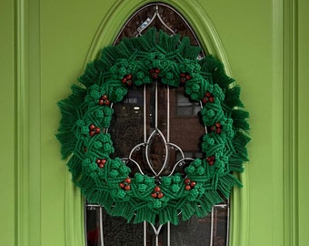 Modern macrame wreath / Christmas decoration / green wreath with beads / Christmas present