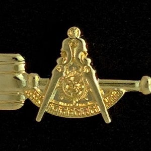 Masonic Past Master with Gavel Lapel Pin