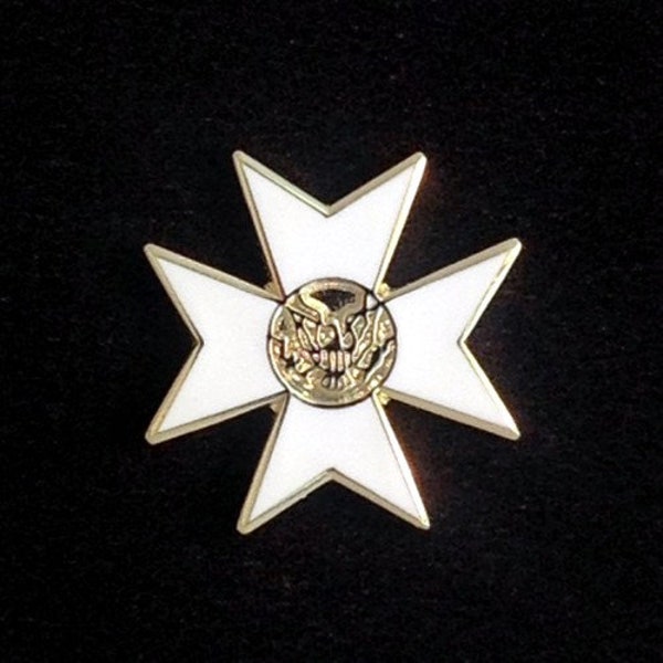 Knights Templar Knight of Malta Lapel Pin