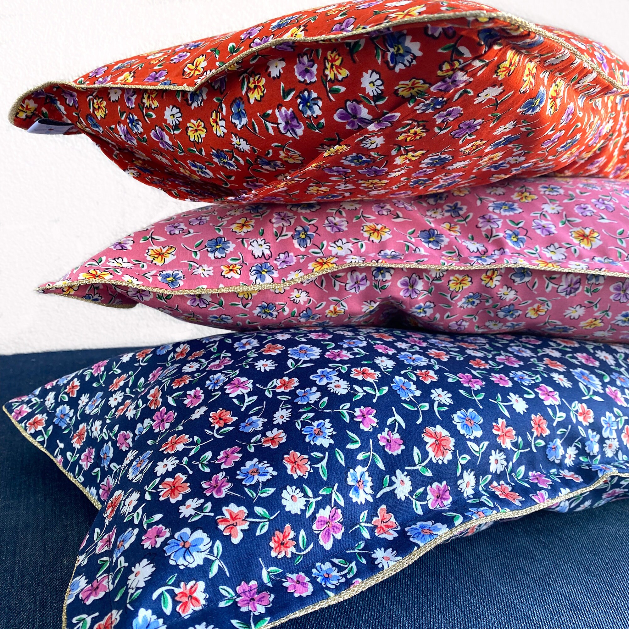 Housse d'oreiller en Coton Imprimé Motif Fleurs de Phlox, Rose, Passepoil Lurex Doré, Oreillers Cham