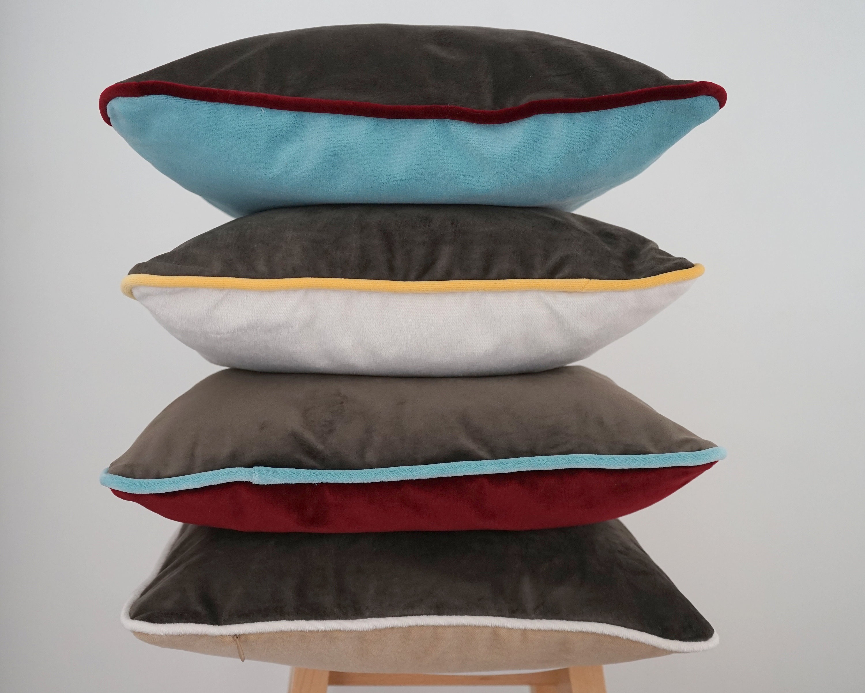 Choix de 12 Housses Coussin Assortis en Velours Doux, Passepoilé, Carée, Coussinade Moderne