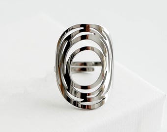 Dainty & Minimalist Large Circle Shaped Ring