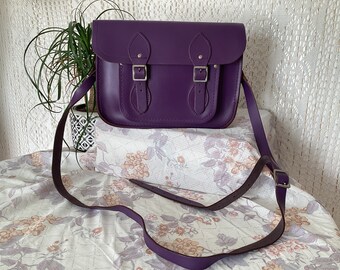 The Cambridge Satchel Company Sacoche Sac à Main Vintage Sac Bandoulière Cuir Violet Sac à Main Minimaliste Messager