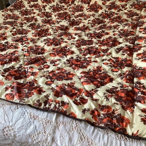 Cubrecama antiguo francés antiguo de vellón con estampado floral