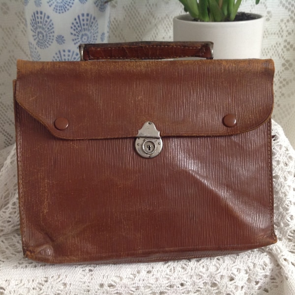 Bag Pouch Towel In Vintage Leather Carrying Bag