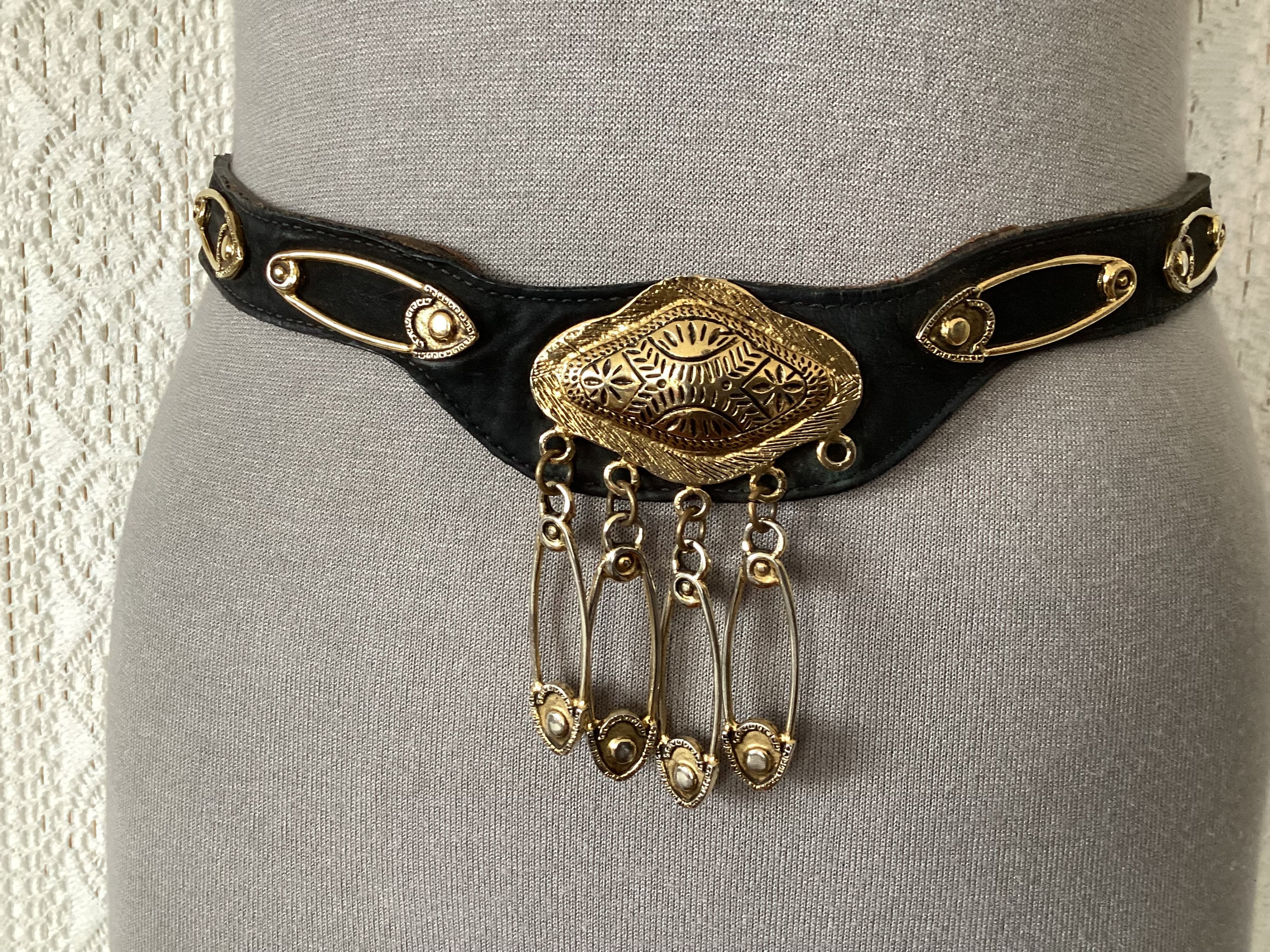 Leatherock Vintage Belt Sz Small Amazon.com: LEATHEROCK Crossed Loop Leather Belt Size: 32  main image 4