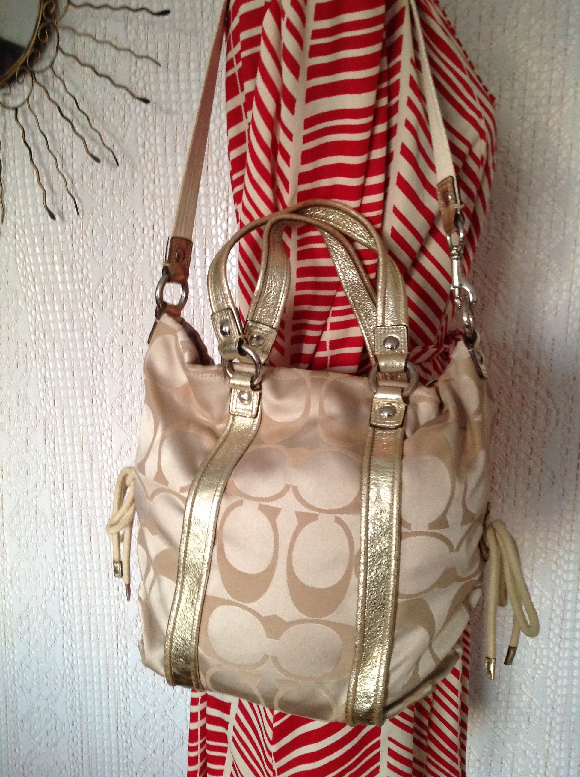 Coach Poppy Handbag Woman in Canvas Bag Vintage Coach Is Coach Poppy Handbag Woman in Canvas Bag Vintage Coach Is