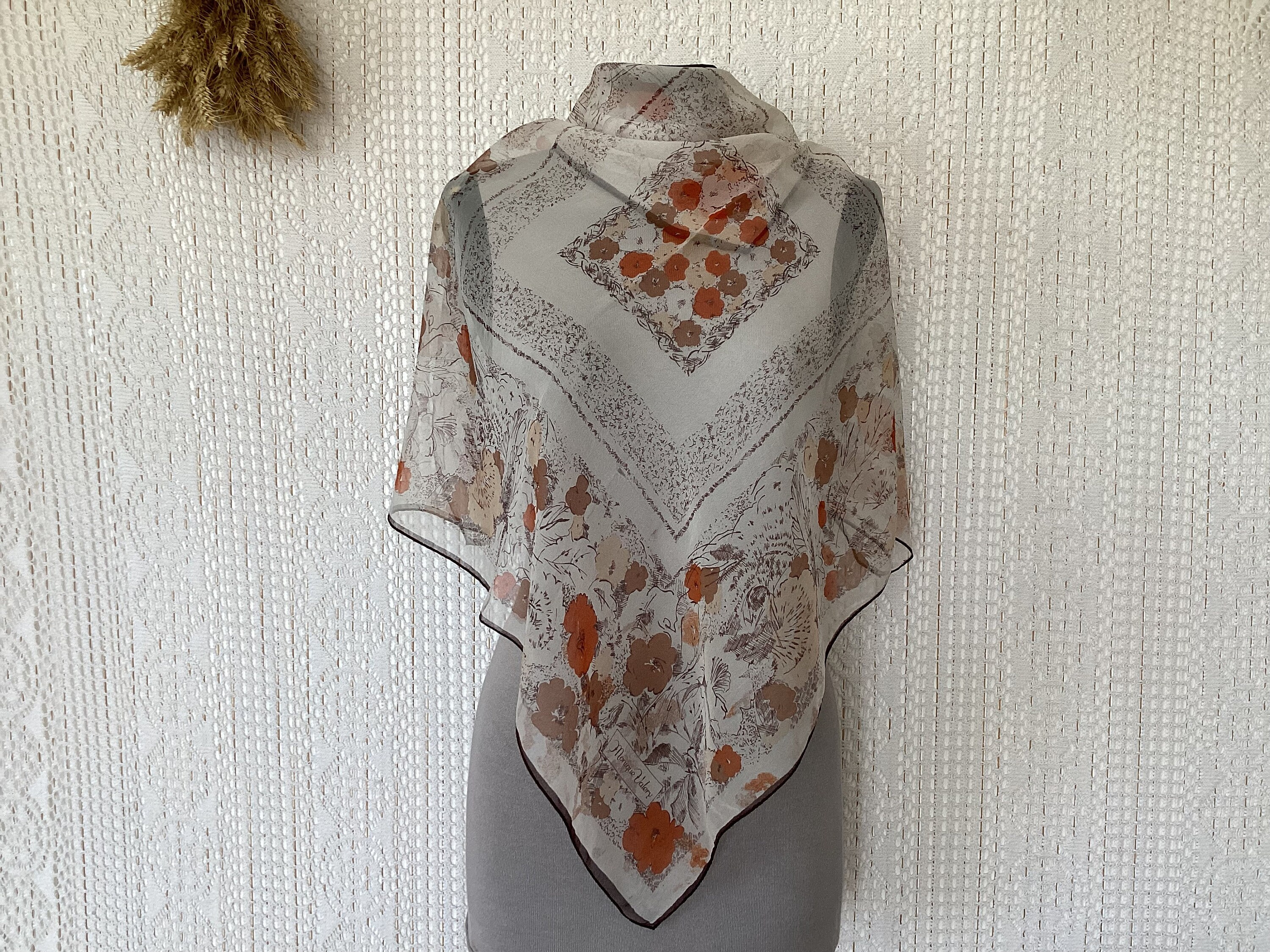 Foulard Monique Valery Authentique En Soie 100% - Motif Floral Multicolore - Occasion Bon état
