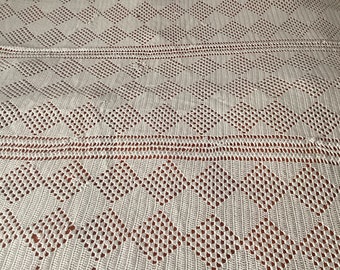 Antike französische handgefertigte Tagesdecke, Vintage-Häkeldecke aus Baumwolle, Rautenmuster